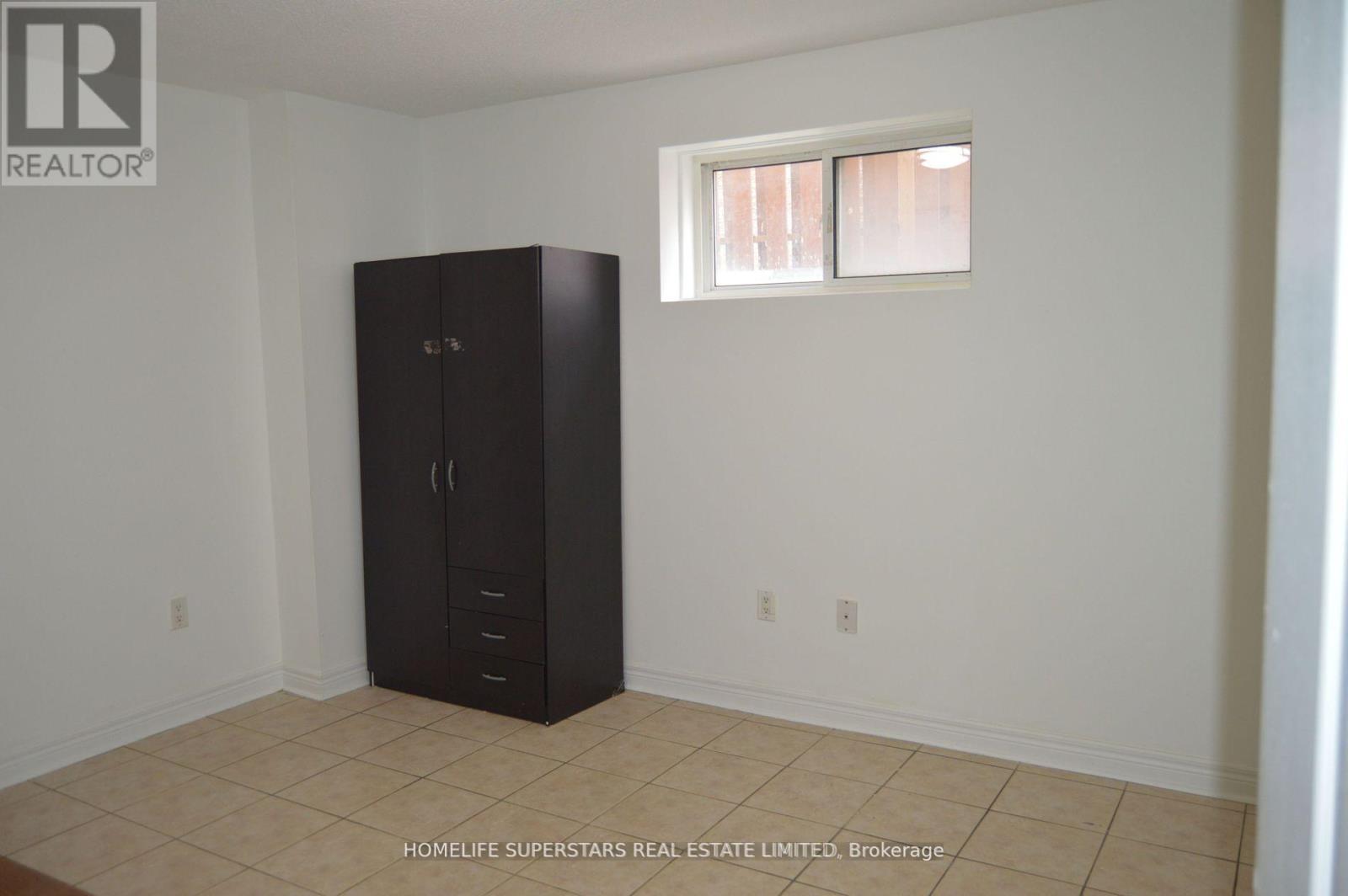 Photo 5 of 44 York Street W, Mississauga ON