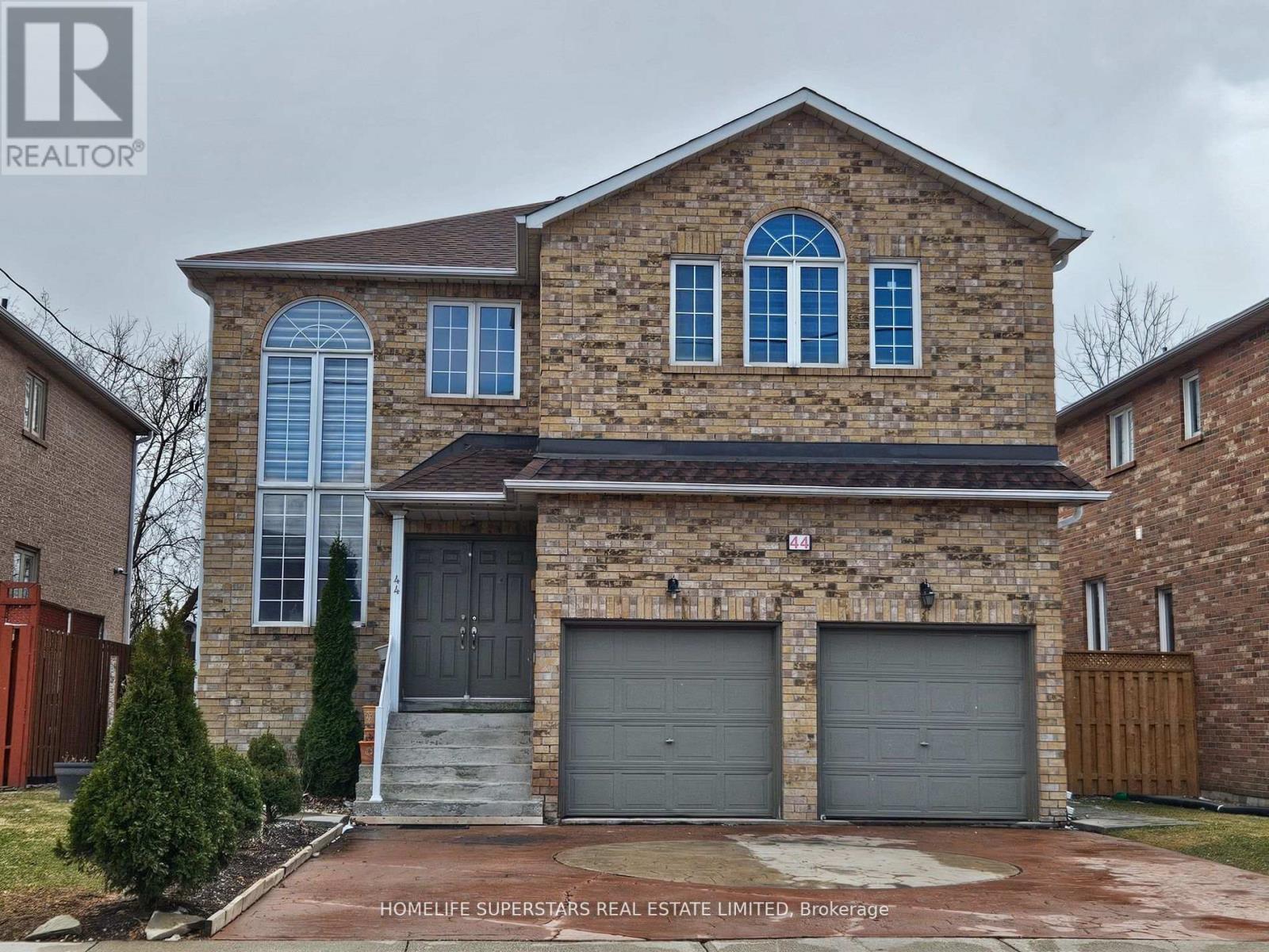 Photo 2 of 44 York Street W, Mississauga ON