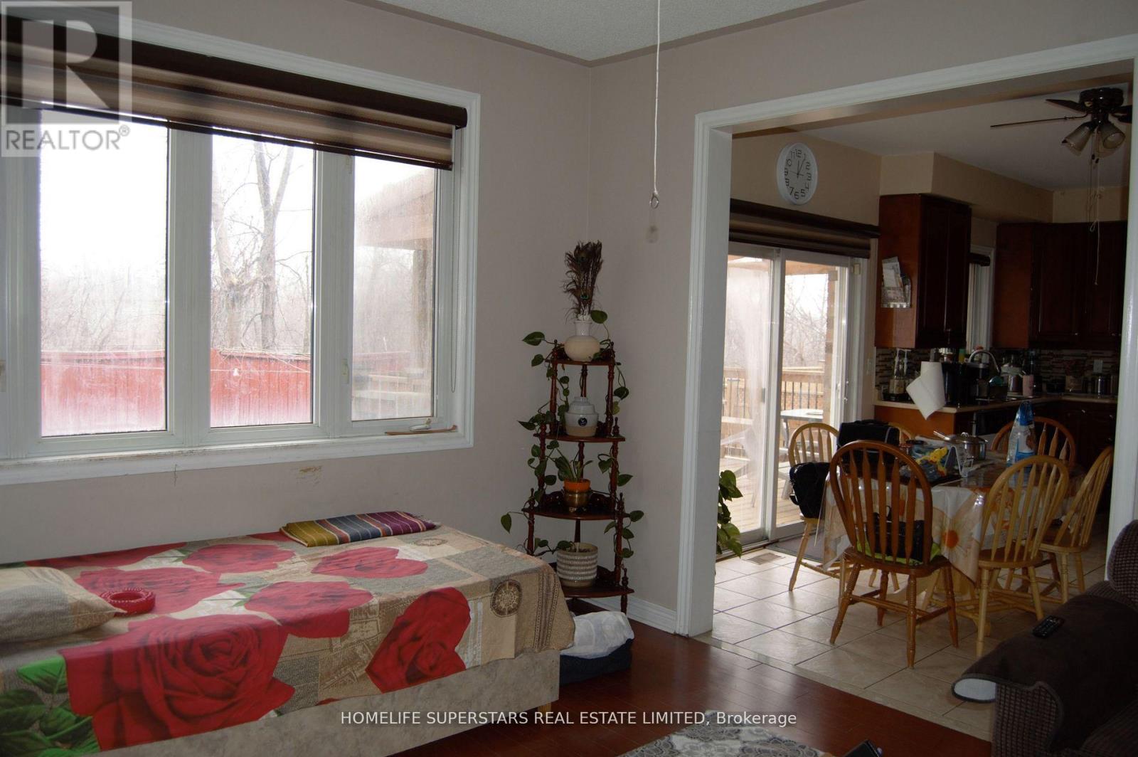 Photo 6 of 44 York Street W, Mississauga ON