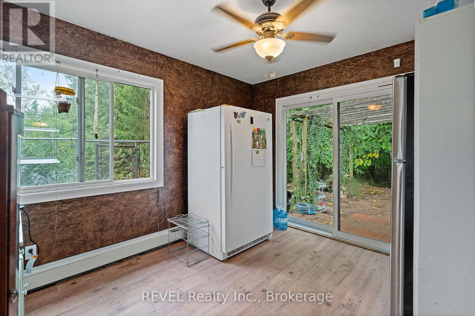 Photo 10 of 9580 Lincoln Street, Niagara Falls ON