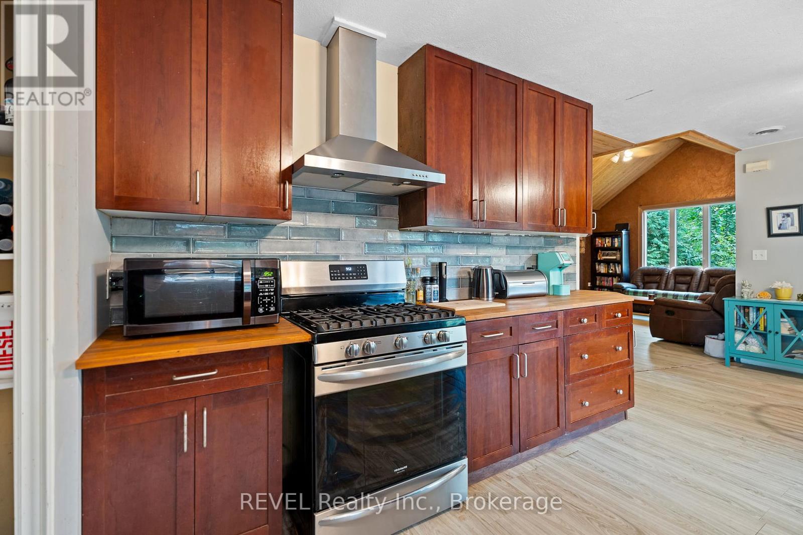 Photo 6 of 9580 Lincoln Street, Niagara Falls ON
