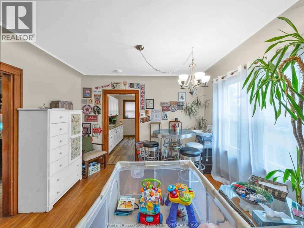 Photo 2 of 1534 Lillian, Windsor ON