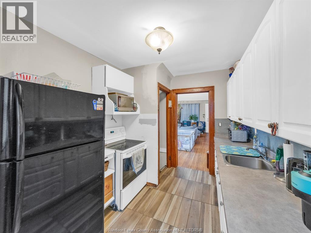 Photo 1 of 1534 Lillian, Windsor ON