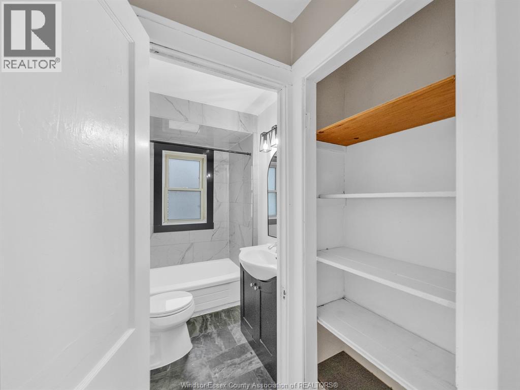 Photo 21 of 1534 Lillian, Windsor ON