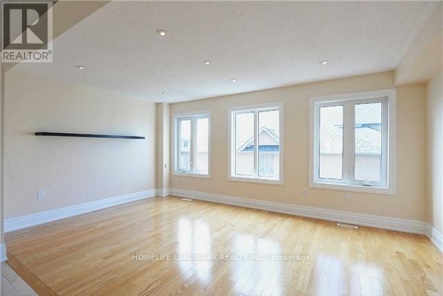 Photo 9 of 64 Beresford Drive, Richmond Hill ON