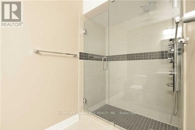 Photo 4 of 64 Beresford Drive, Richmond Hill ON