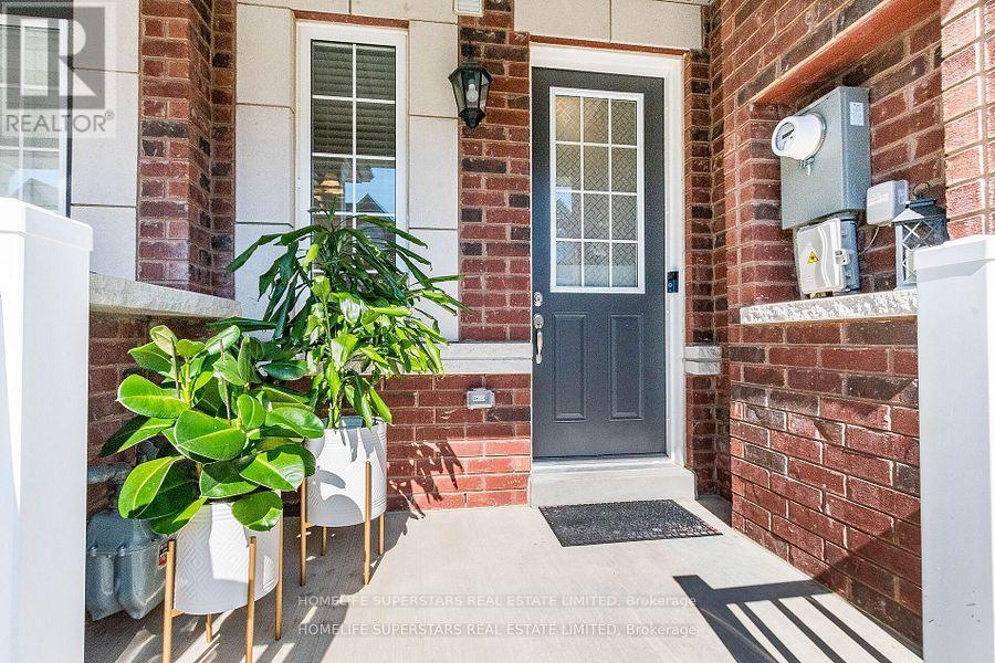 Photo 32 of 42 Fresnel Road, Brampton ON