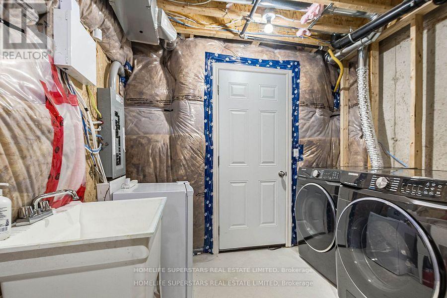 Photo 24 of 42 Fresnel Road, Brampton ON