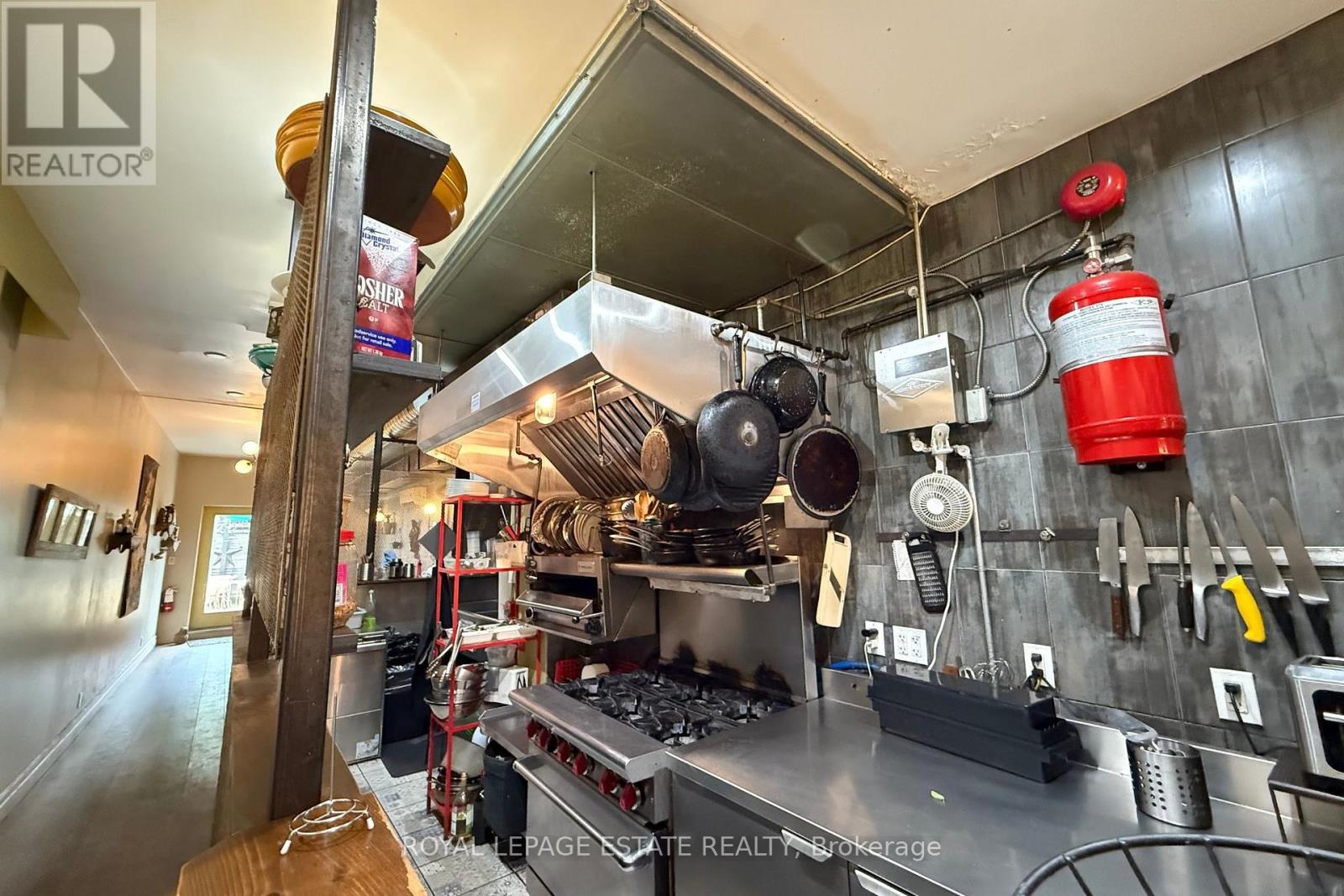 Photo 12 of 2800 Dundas Street W, Toronto ON