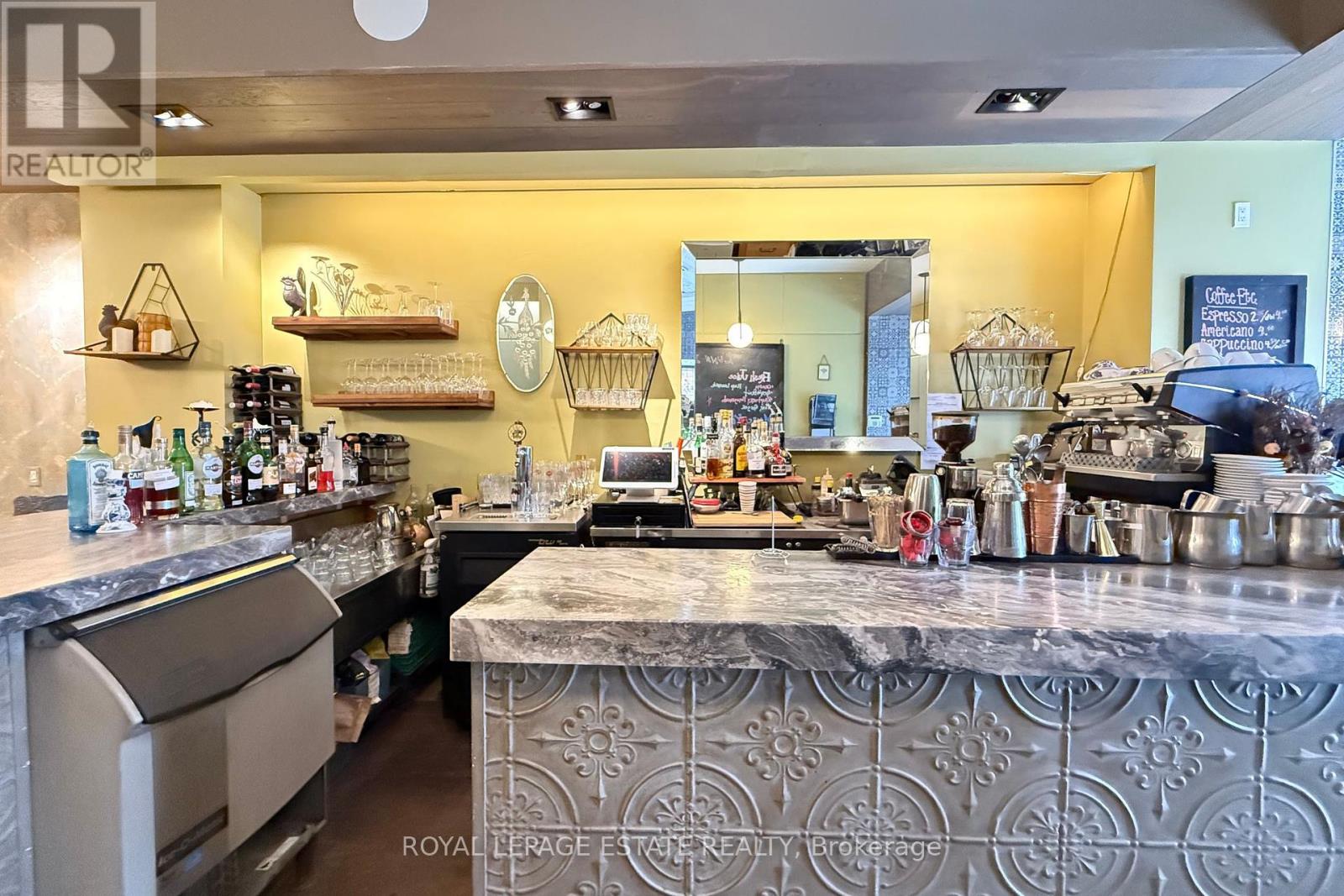 Photo 8 of 2800 Dundas Street W, Toronto ON