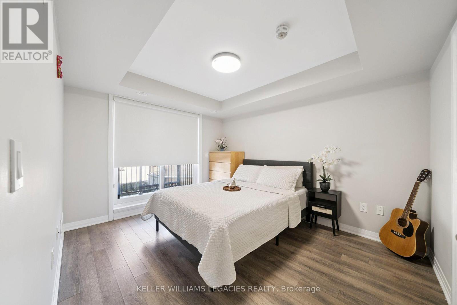 Photo 4 of 189 William Duncan Road, Toronto ON