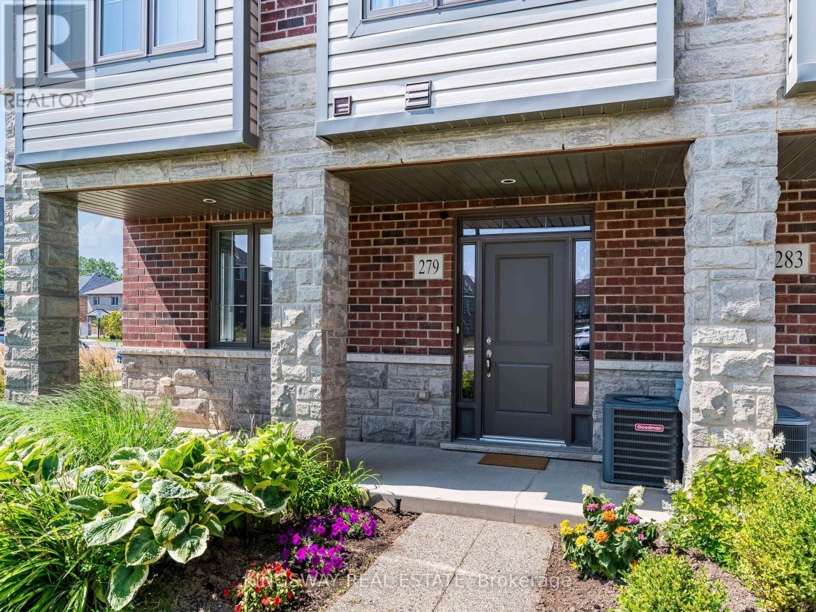 Photo 3 of 2 279 Skinner Road, Hamilton ON