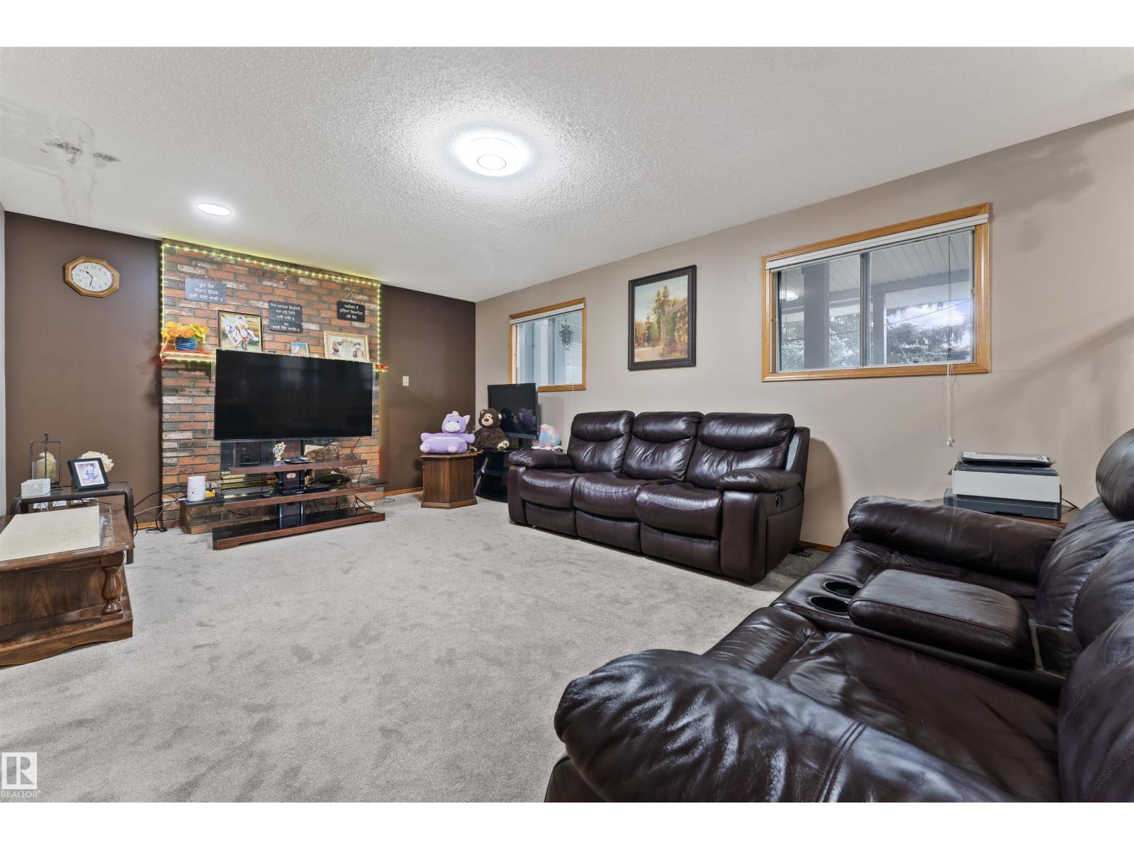 Photo 6 of 4231 32 Av Nw, Edmonton AB