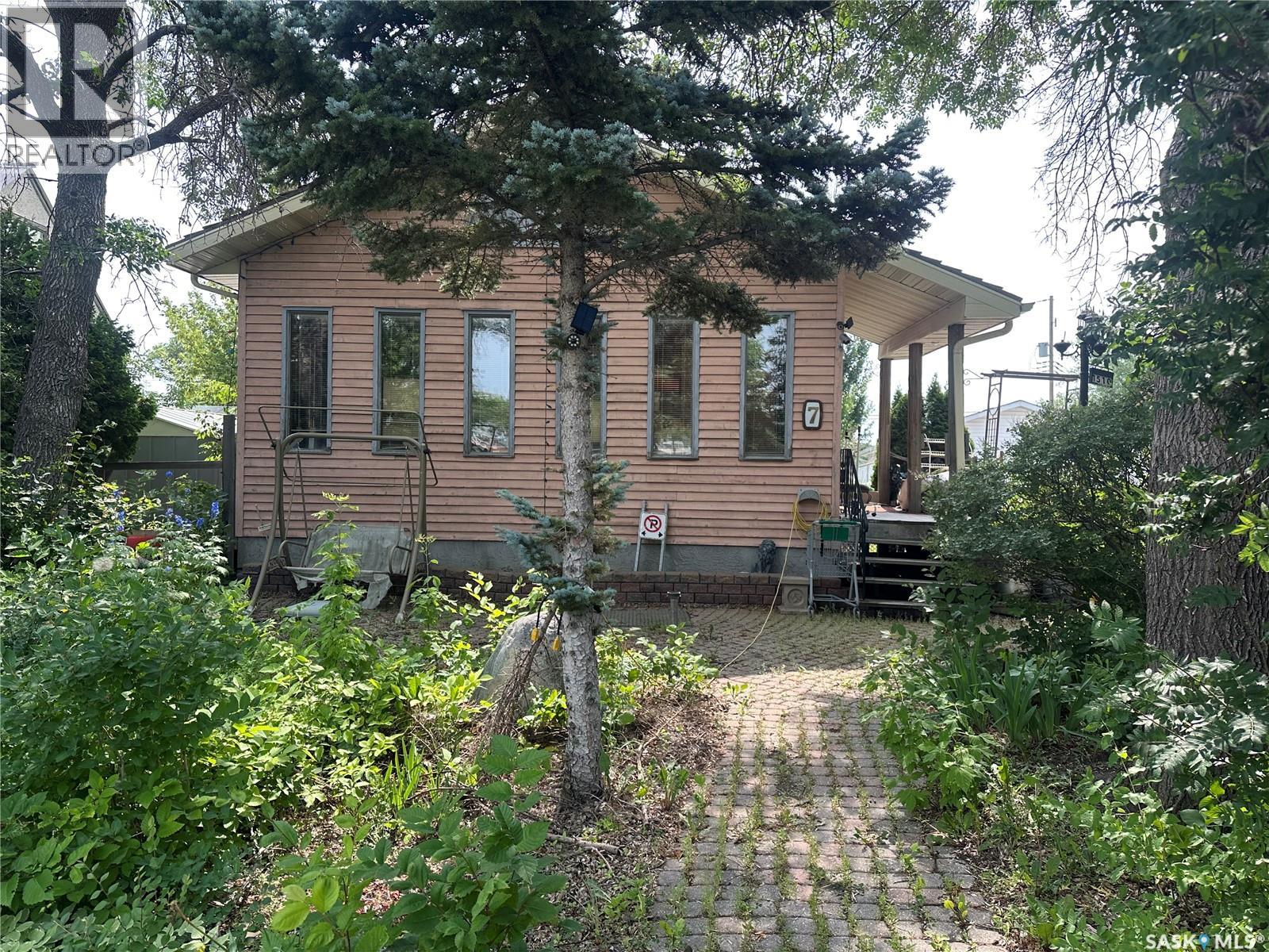 Single Family House Bungalow for Sale in  Charles CRESCENT Regina 