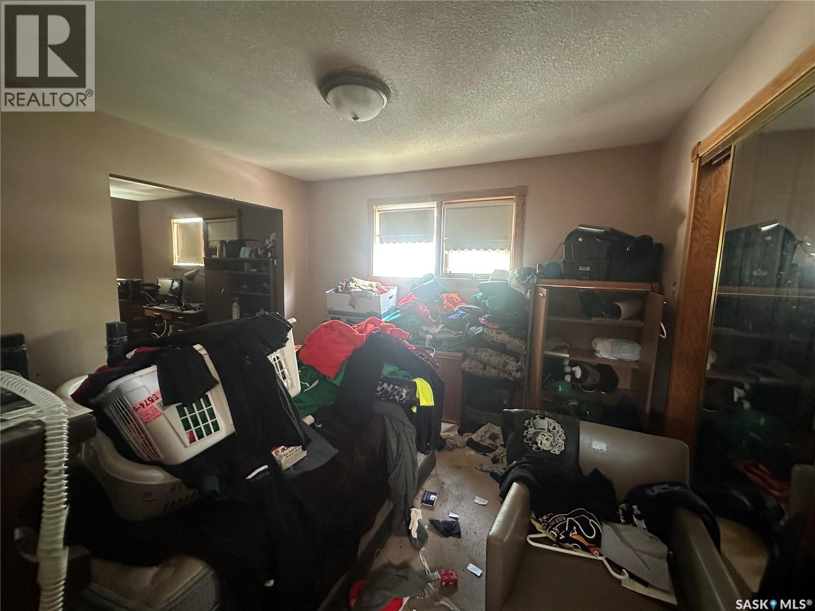 Single Family House Bungalow for Sale in  Charles CRESCENT Regina 