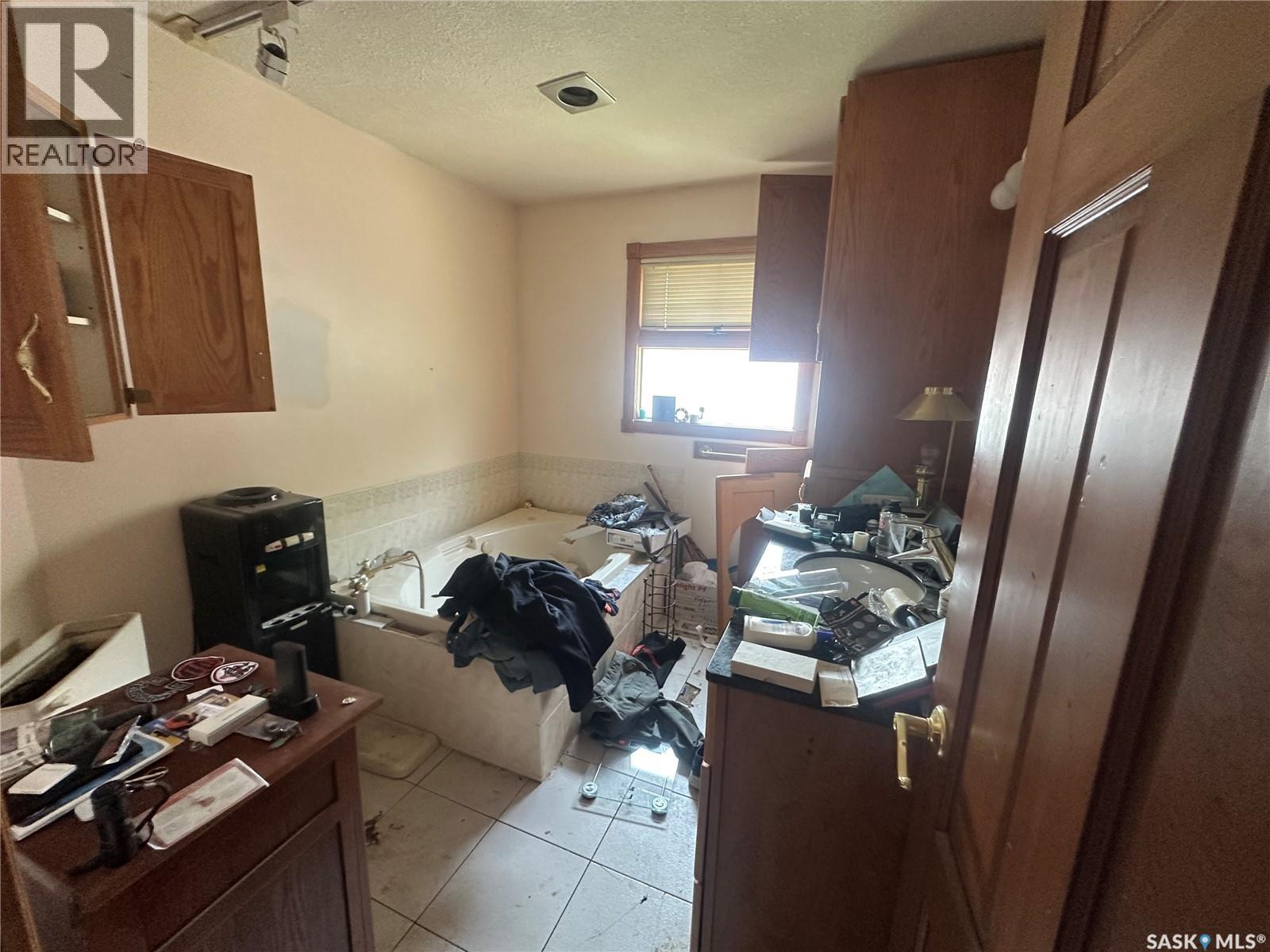 Single Family House Bungalow for Sale in  Charles CRESCENT Regina 