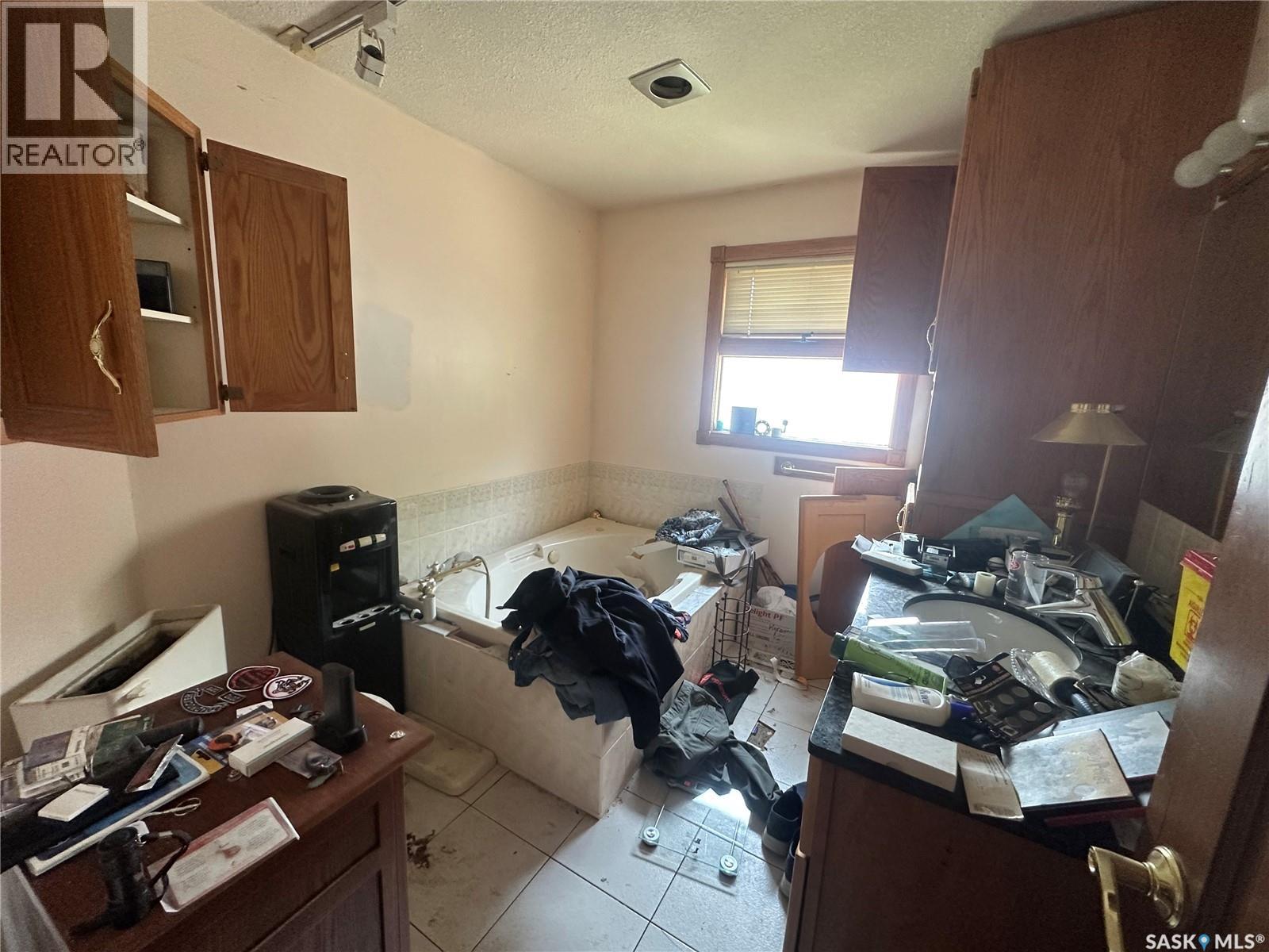 Single Family House Bungalow for Sale in  Charles CRESCENT Regina 
