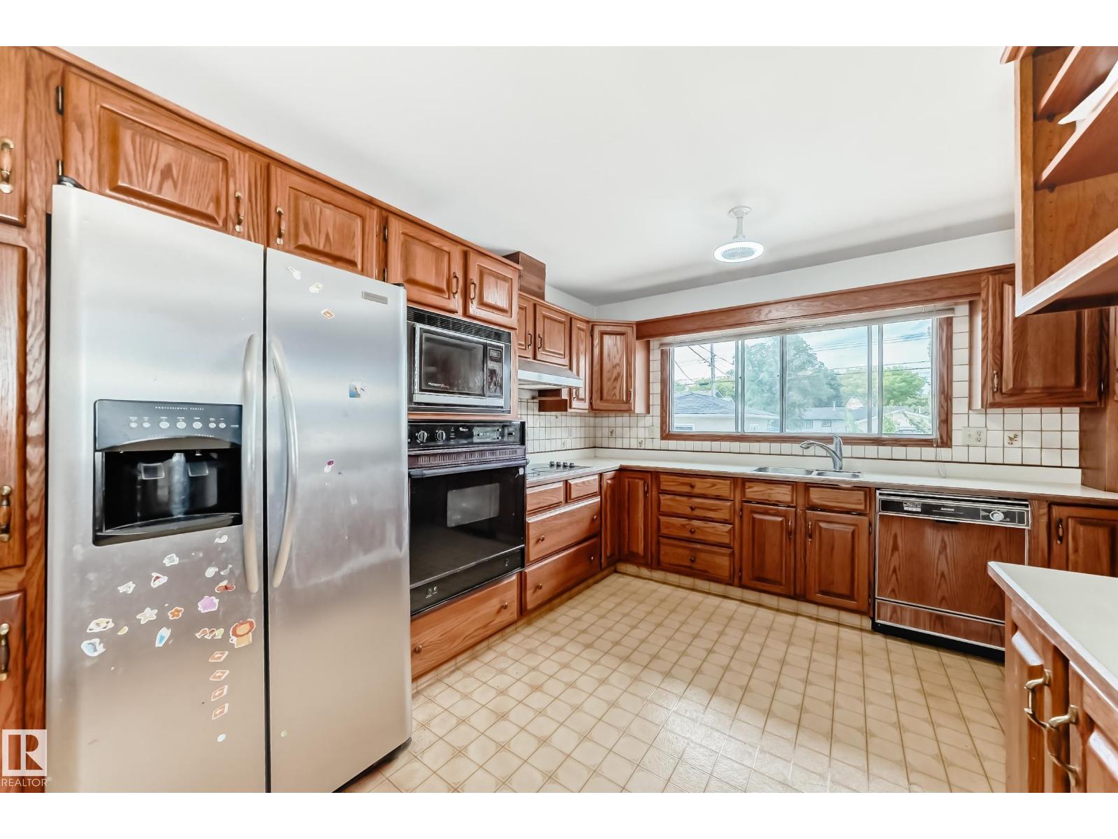 Photo 43 of 13232 115 St Nw, Edmonton AB