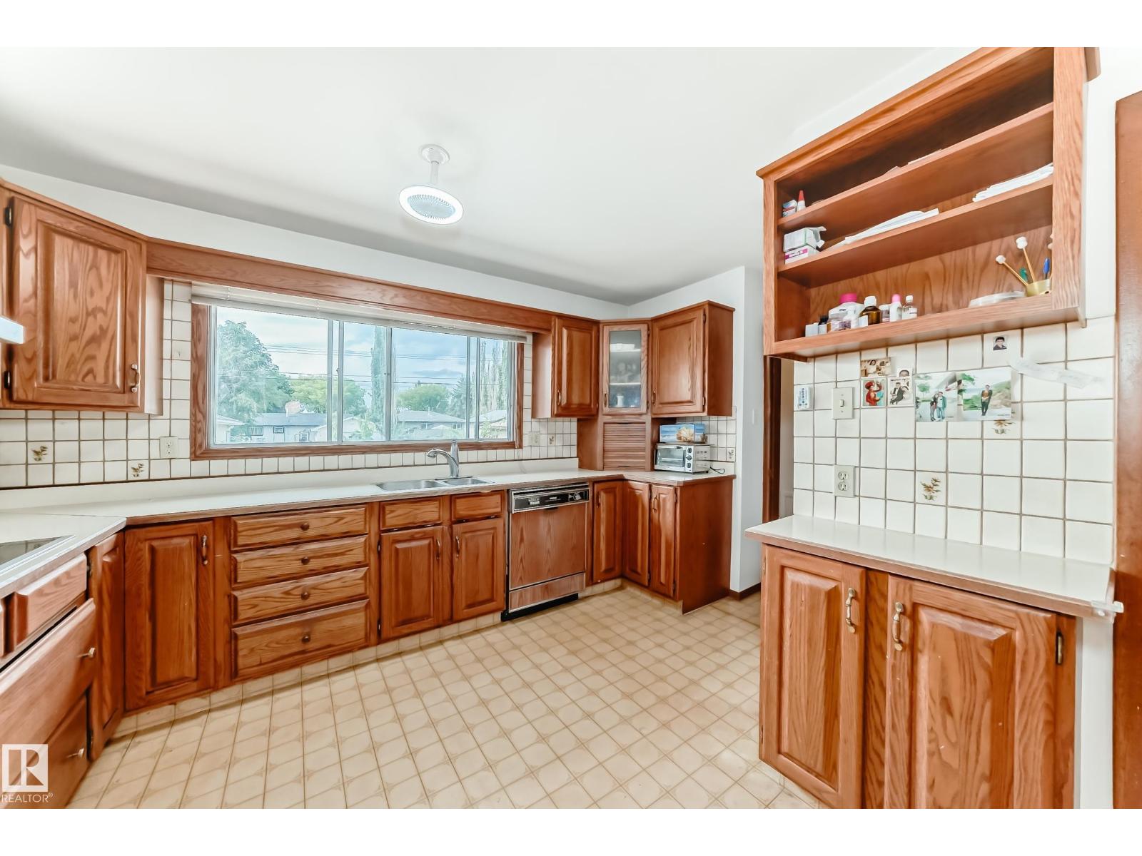 Photo 27 of 13232 115 St Nw, Edmonton AB