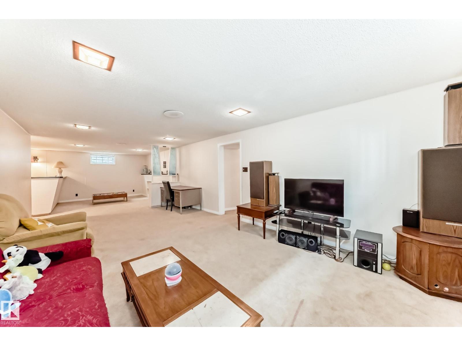 Photo 10 of 13232 115 St Nw, Edmonton AB