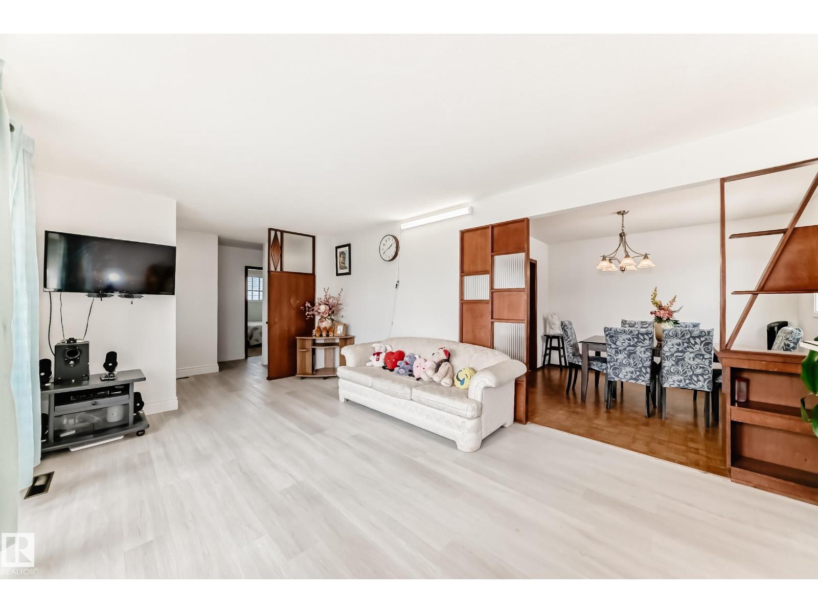 Photo 1 of 13232 115 St Nw, Edmonton AB