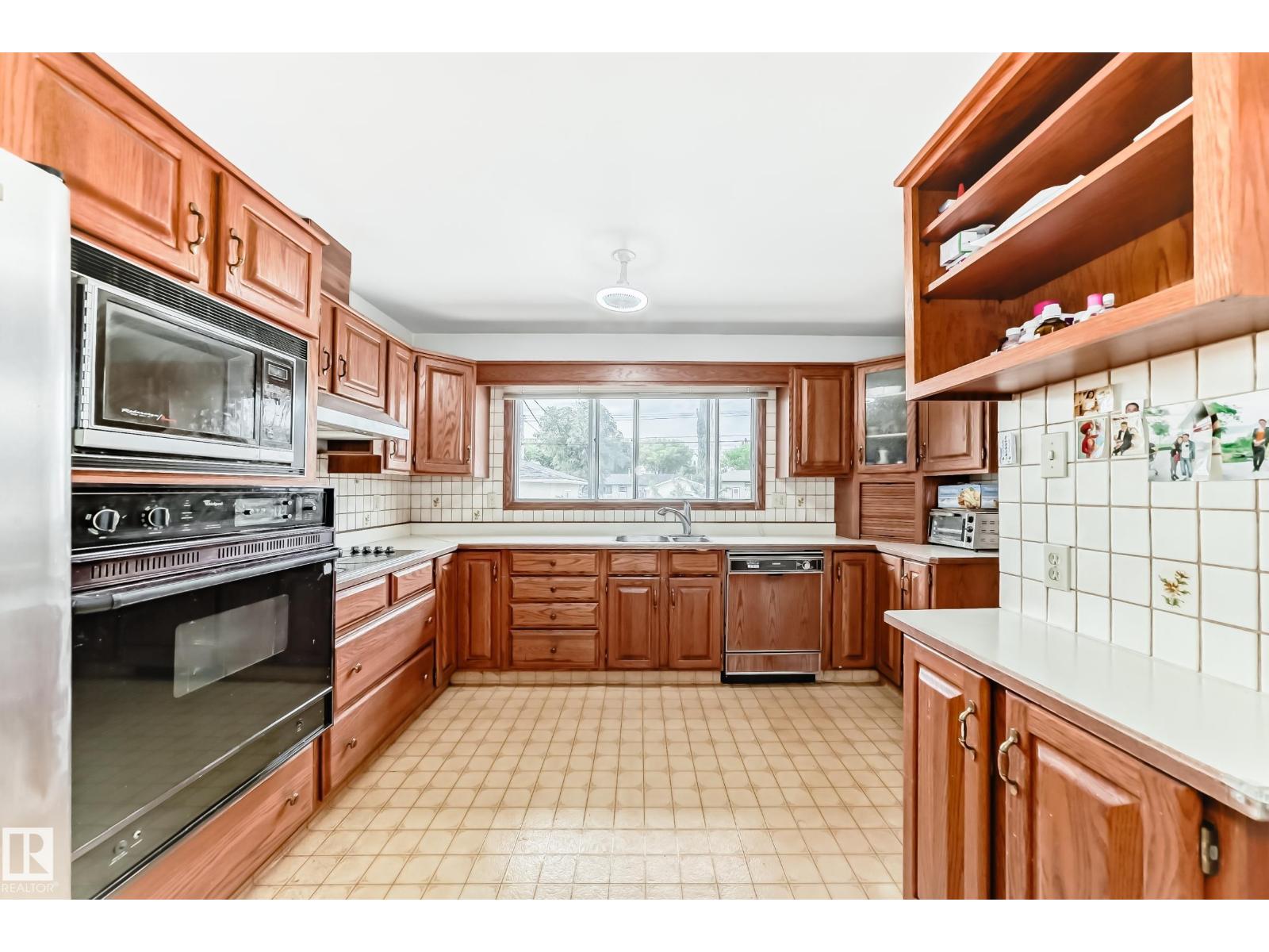 Photo 20 of 13232 115 St Nw, Edmonton AB