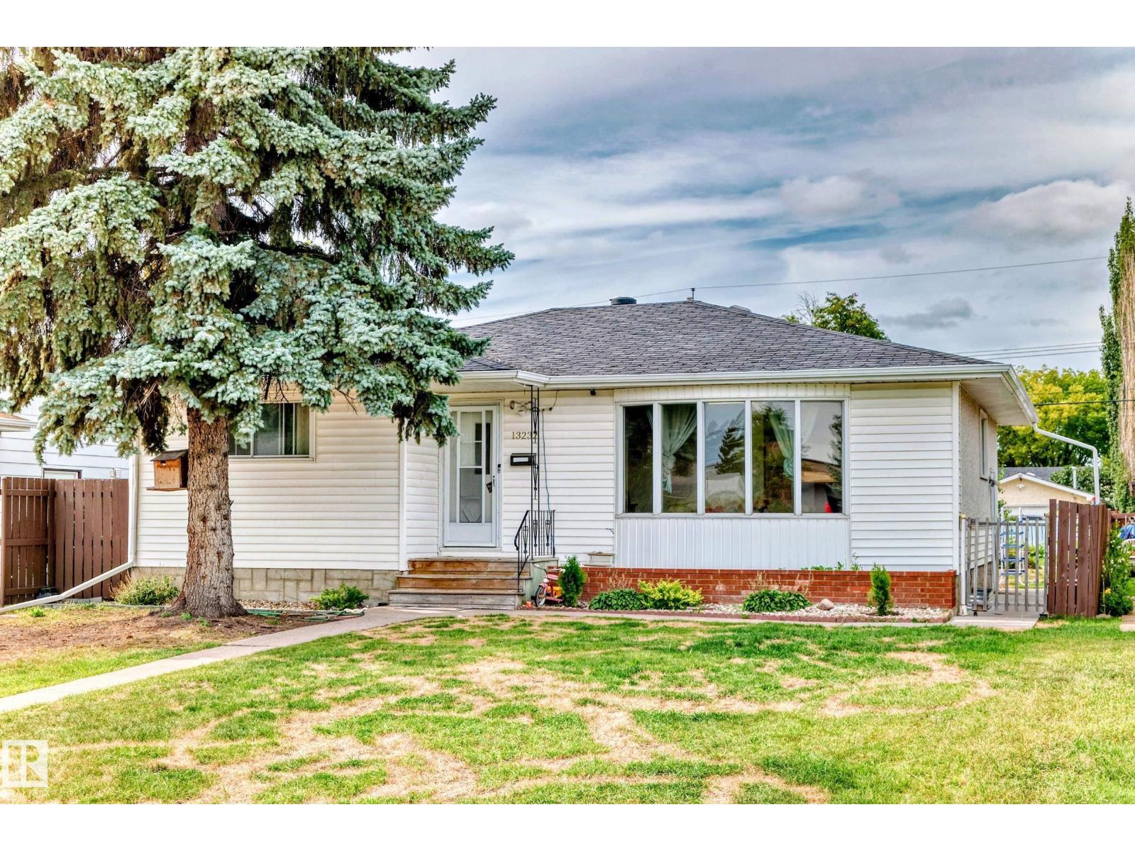 Photo 22 of 13232 115 St Nw, Edmonton AB