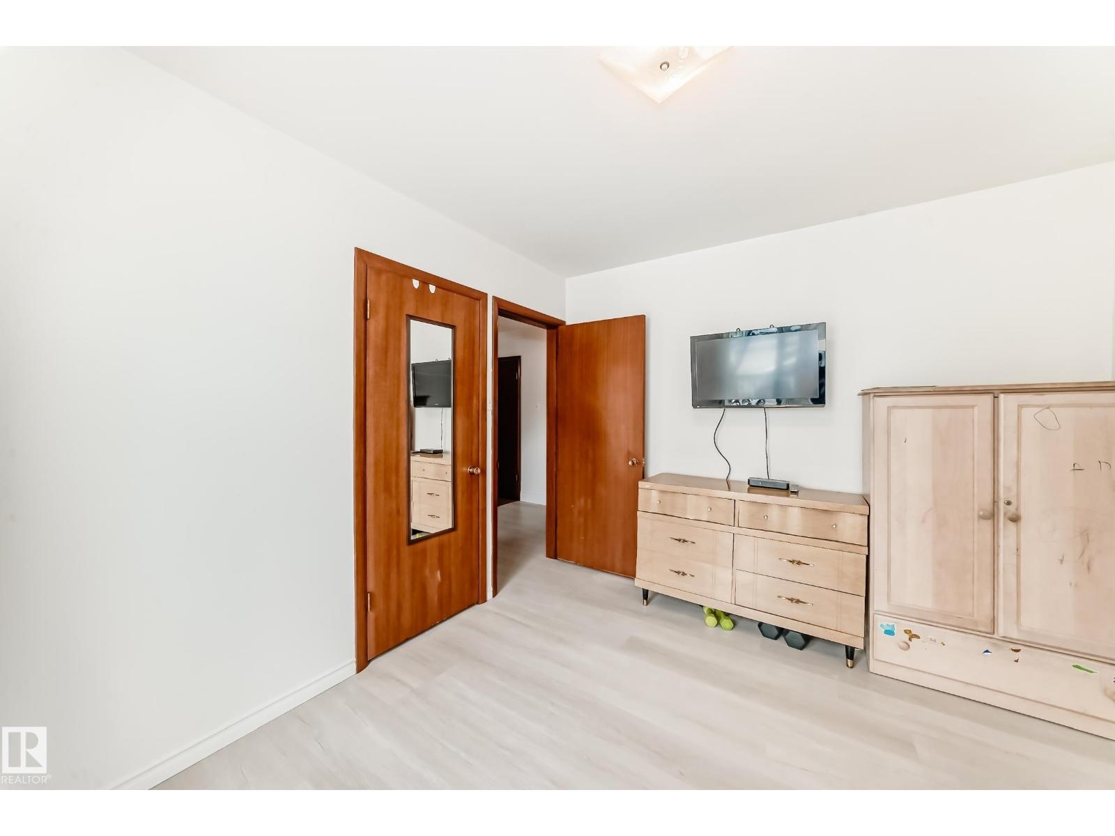 Photo 37 of 13232 115 St Nw, Edmonton AB