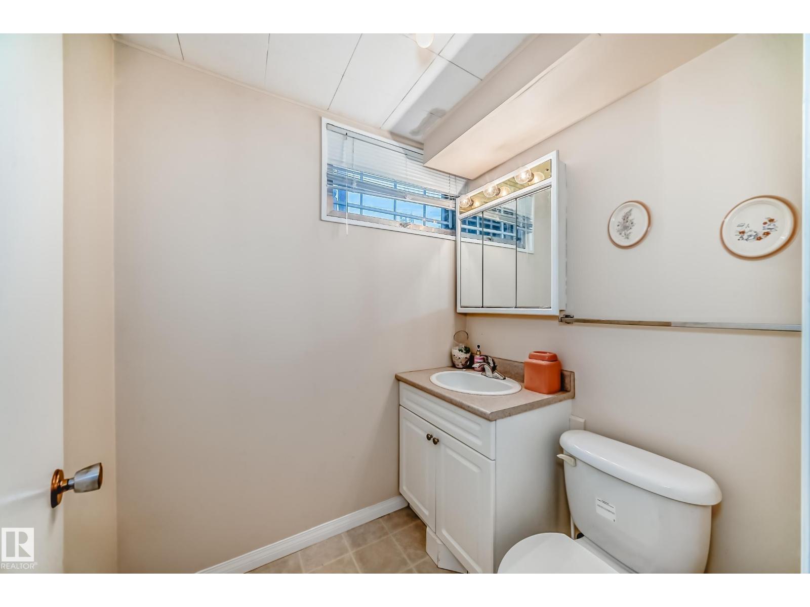 Photo 5 of 13232 115 St Nw, Edmonton AB