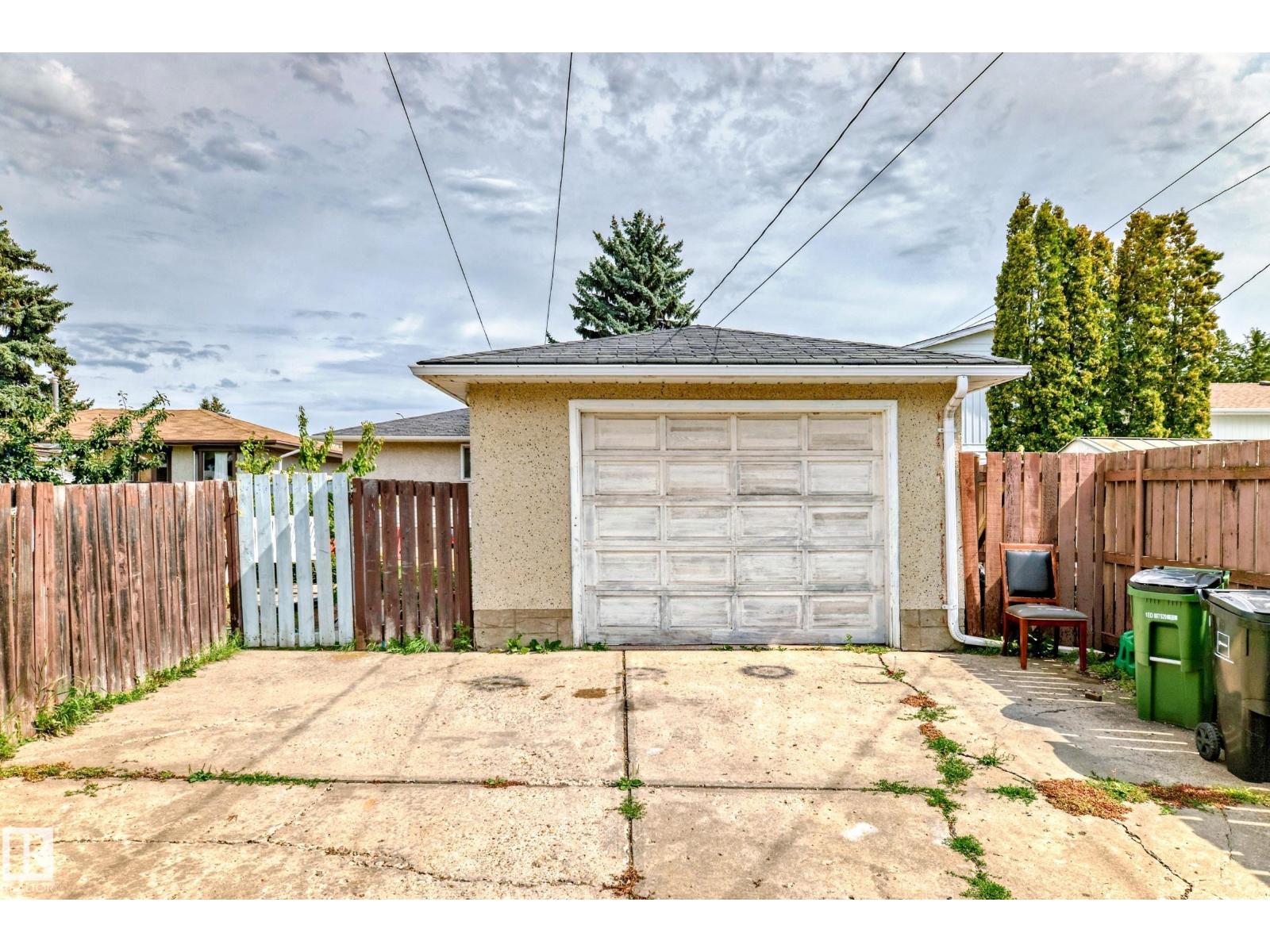 Photo 36 of 13232 115 St Nw, Edmonton AB