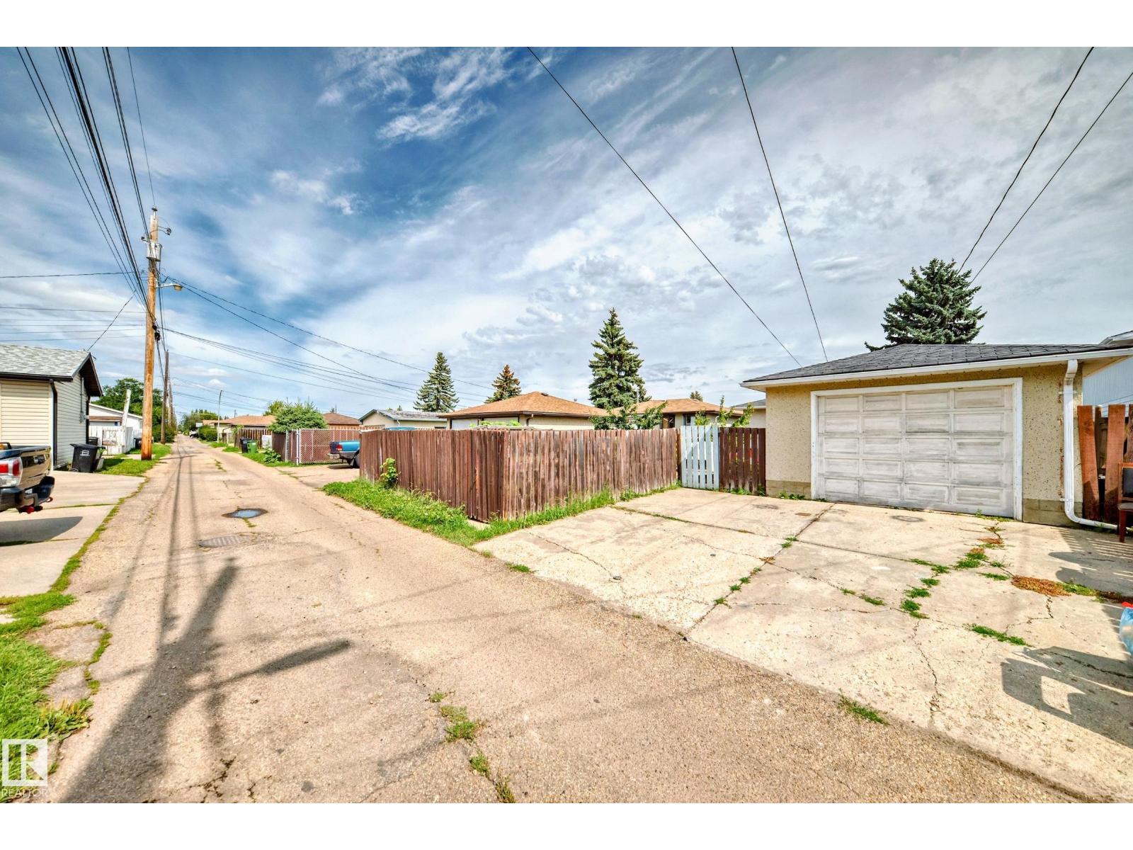 Photo 31 of 13232 115 St Nw, Edmonton AB