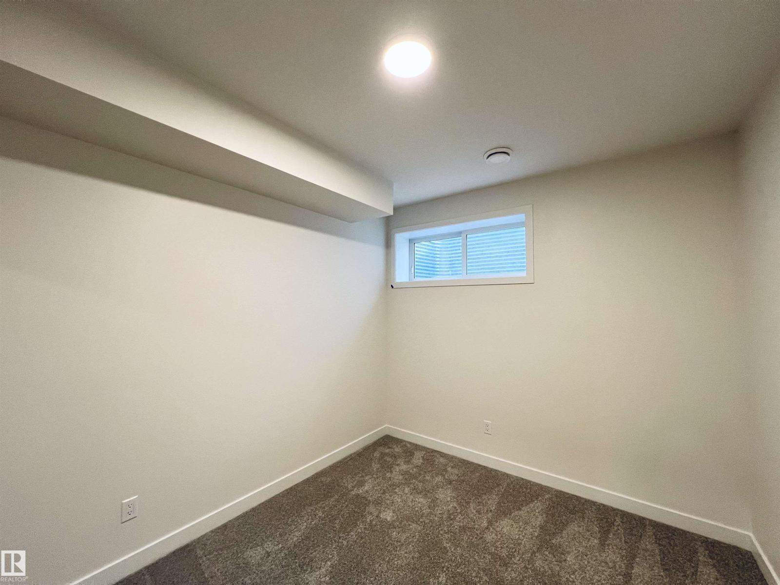 Photo 27 of 2021 209 A St Nw, Edmonton AB