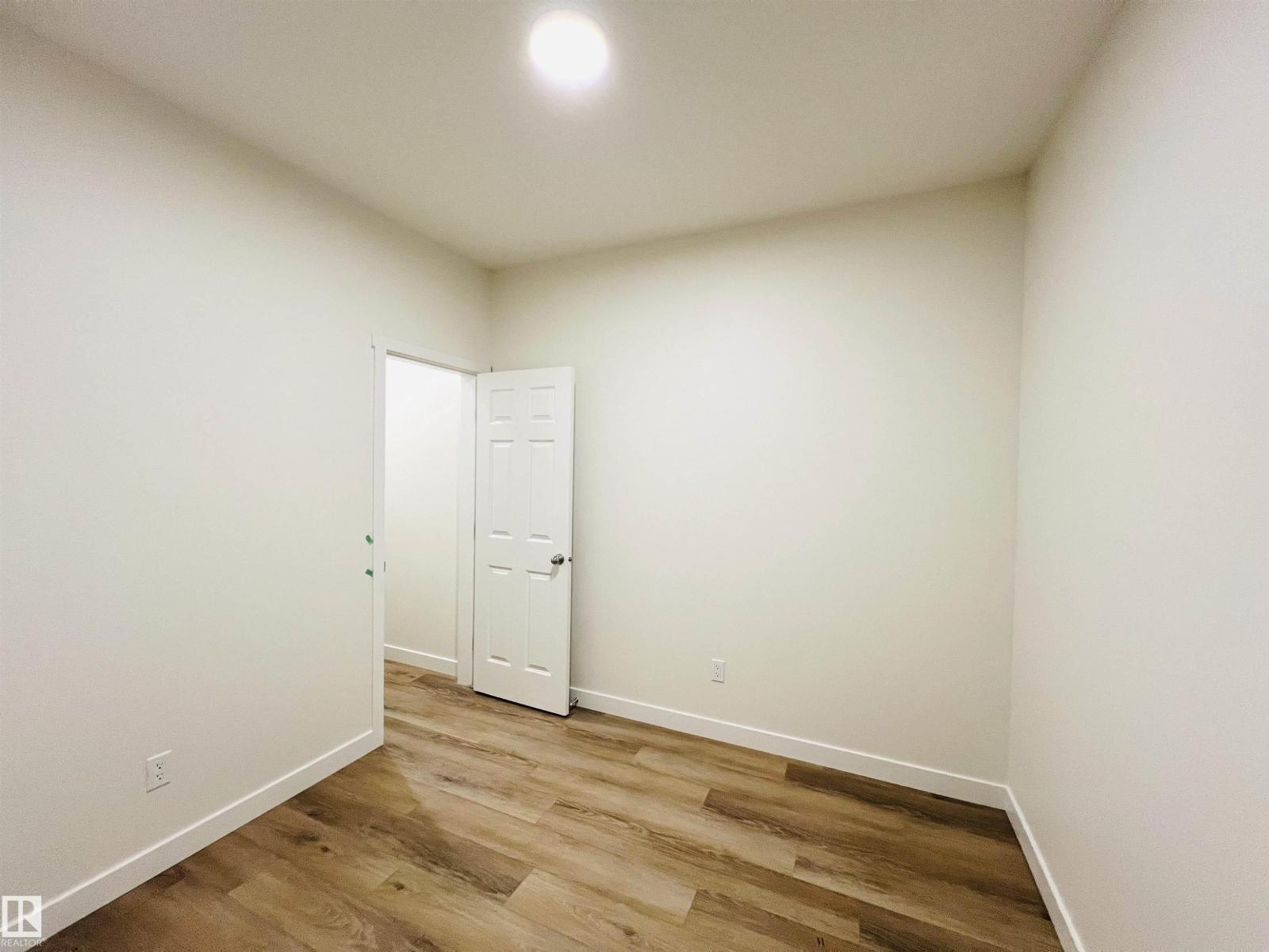 Photo 4 of 2021 209 A St Nw, Edmonton AB