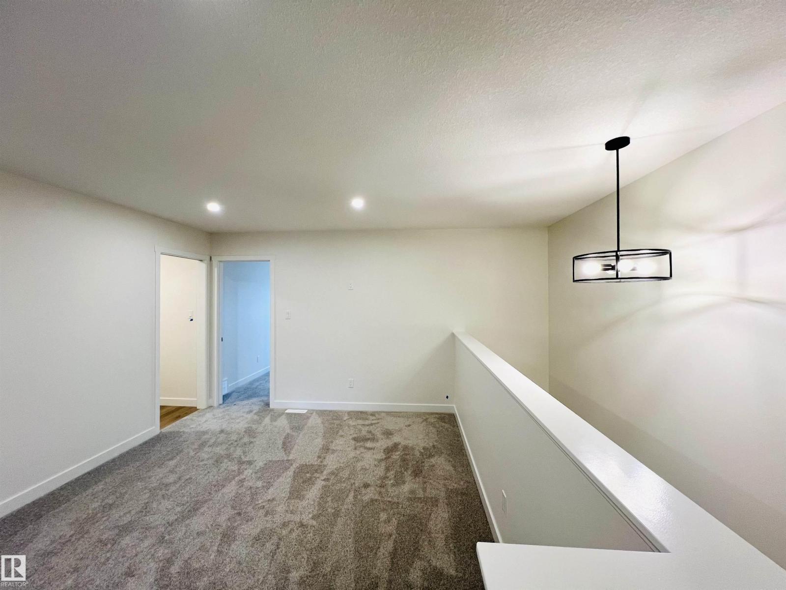 Photo 12 of 2021 209 A St Nw, Edmonton AB