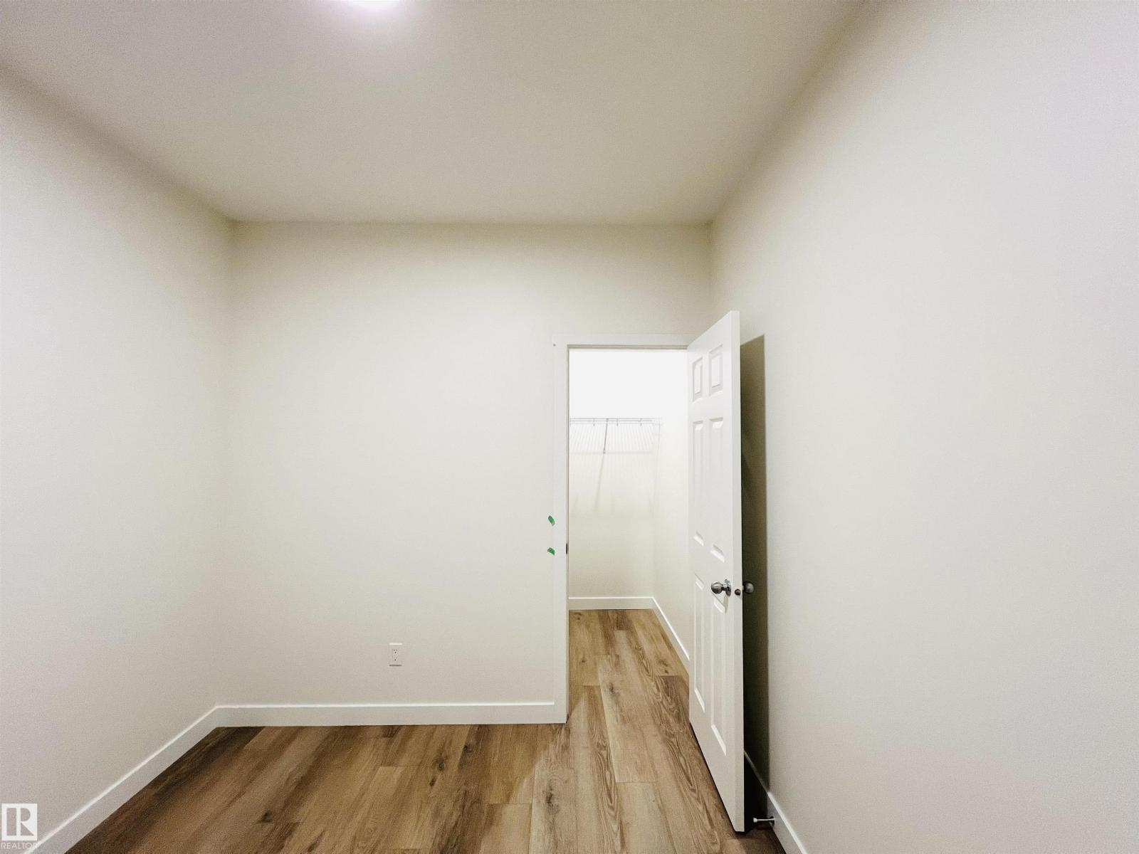 Photo 5 of 2021 209 A St Nw, Edmonton AB
