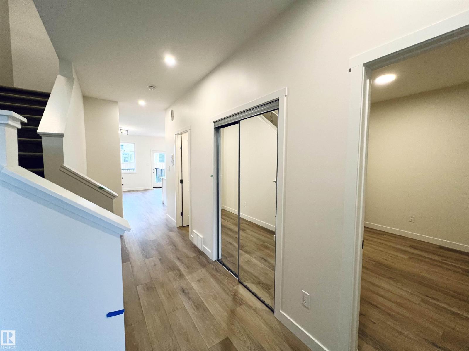 Photo 2 of 2021 209 A St Nw, Edmonton AB