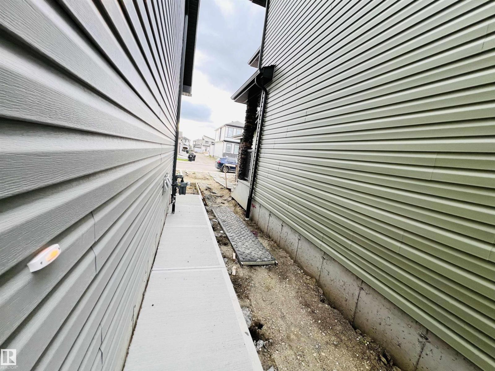 Photo 23 of 2021 209 A St Nw, Edmonton AB