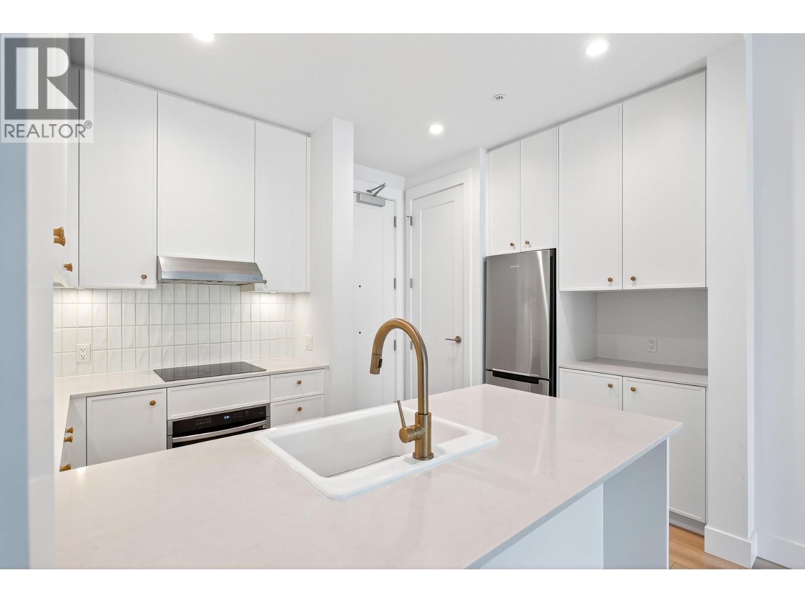 Photo 6 of 109 718 Edgar Avenue, Coquitlam BC
