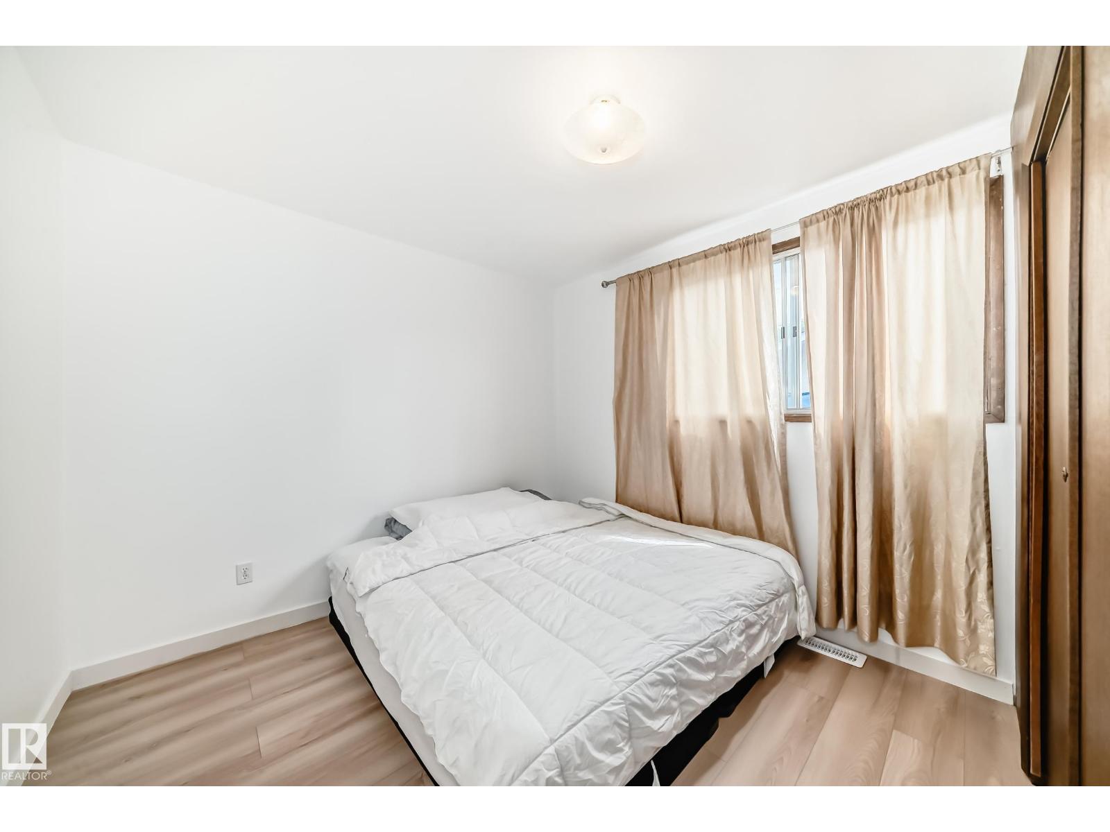 Photo 22 of 11331 92 St Nw, Edmonton AB