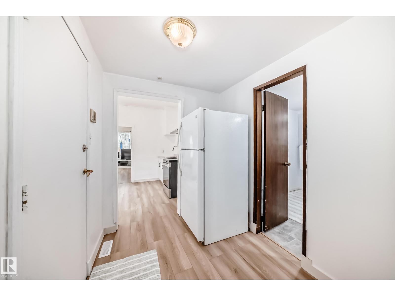Photo 16 of 11331 92 St Nw, Edmonton AB