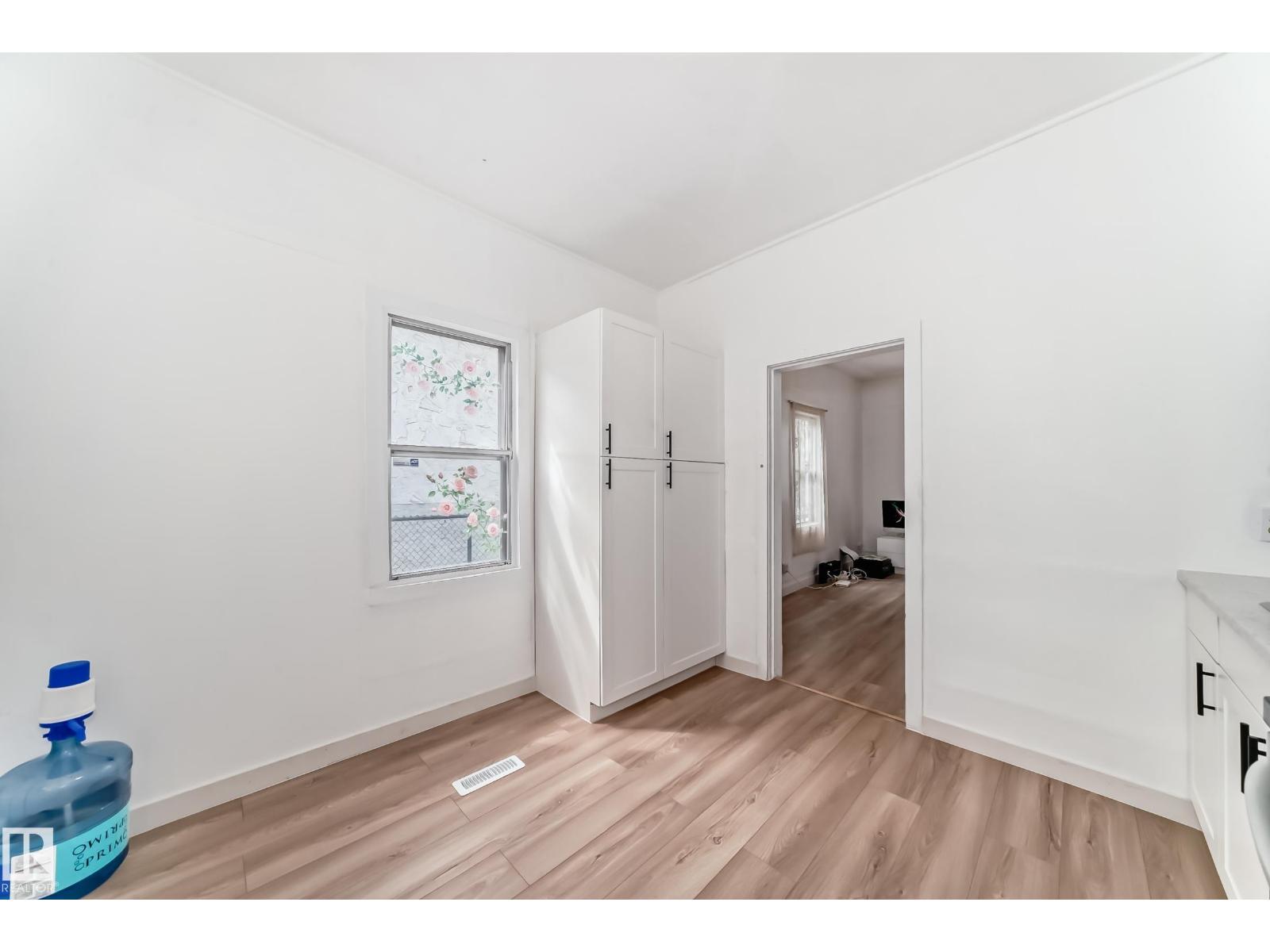 Photo 18 of 11331 92 St Nw, Edmonton AB