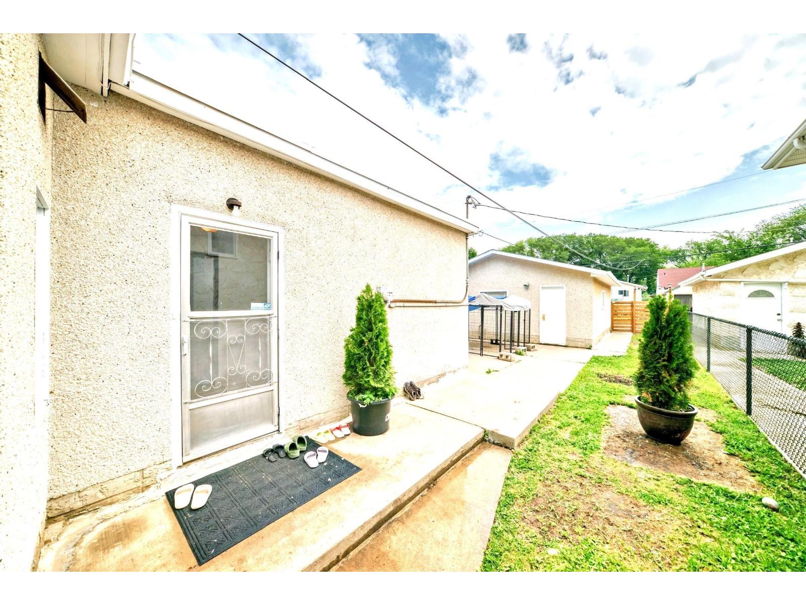 Photo 32 of 11331 92 St Nw, Edmonton AB
