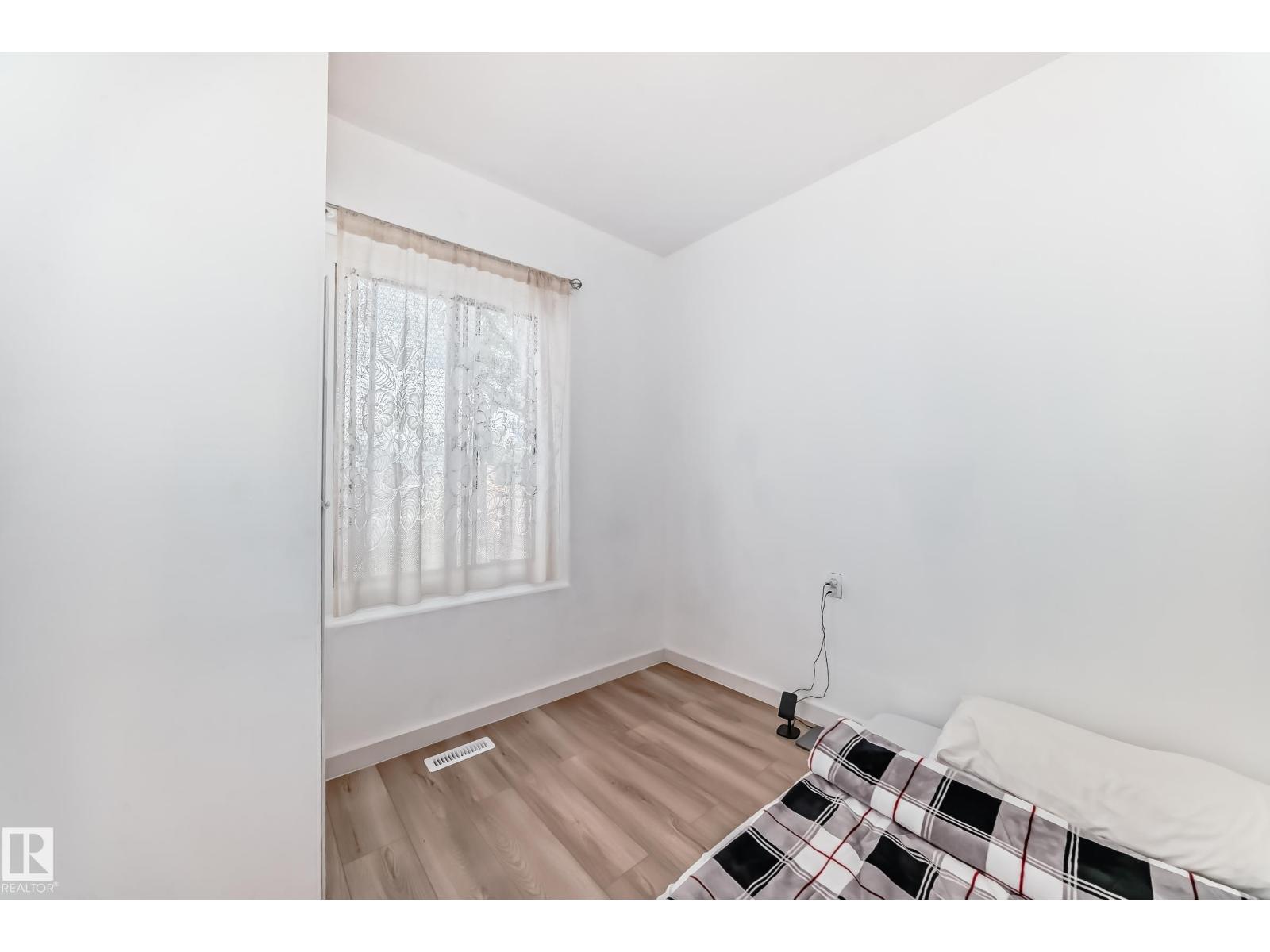 Photo 24 of 11331 92 St Nw, Edmonton AB