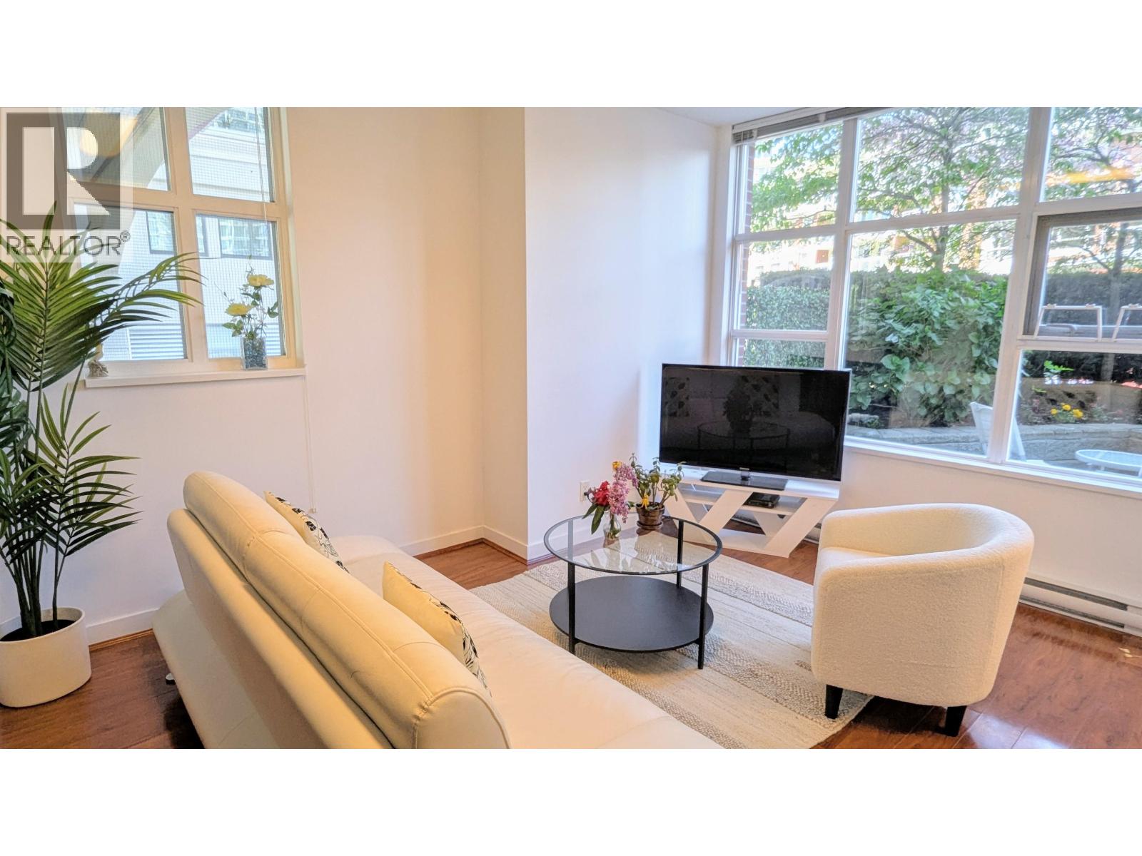 Photo 9 of 1468 Cedar Cottage Mews, Vancouver BC