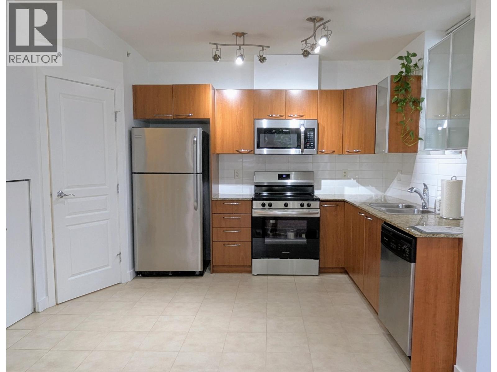 Photo 10 of 1468 Cedar Cottage Mews, Vancouver BC