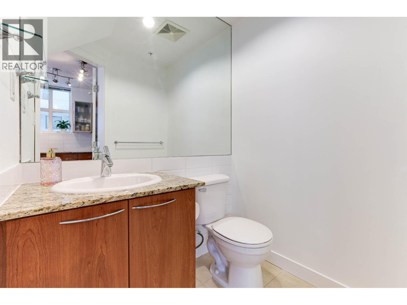Photo 4 of 1468 Cedar Cottage Mews, Vancouver BC
