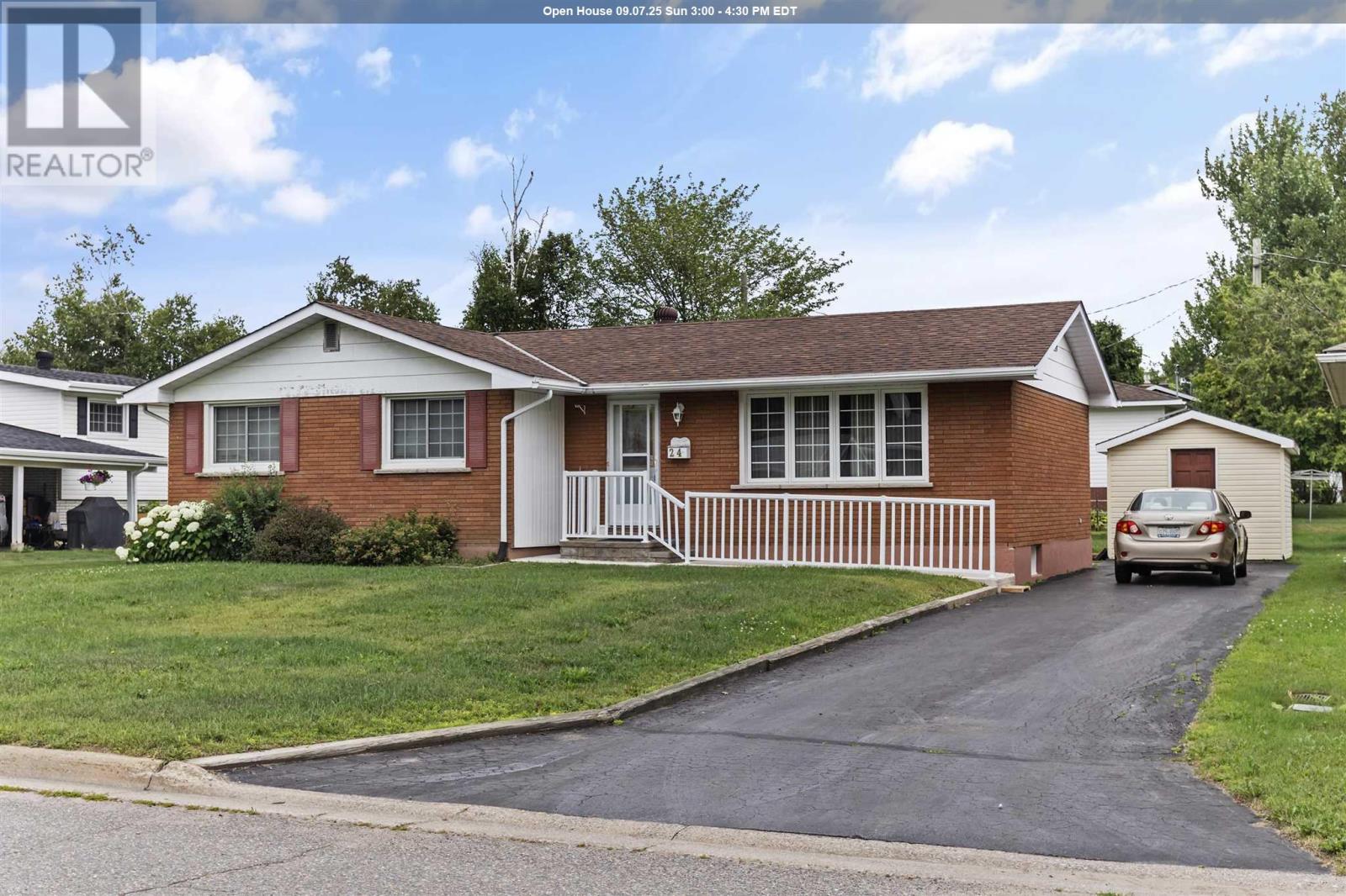 Photo 15 of 24 Plaintree Dr, Sault Ste Marie ON