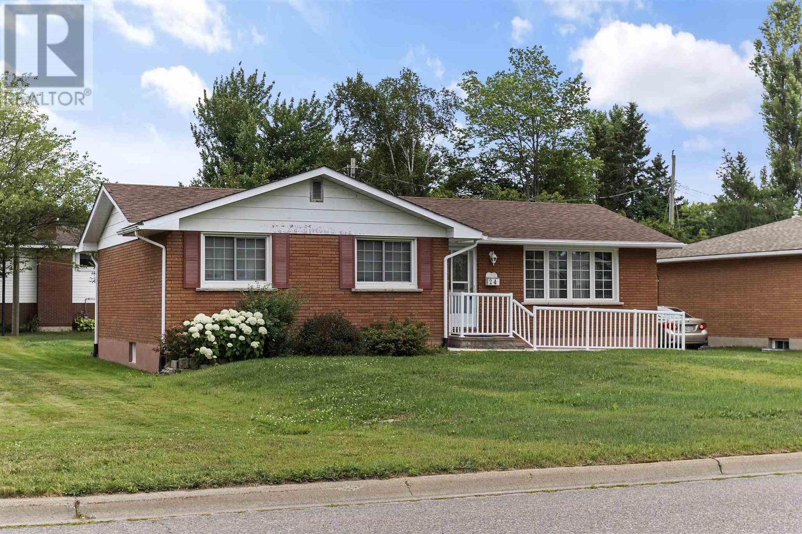 Photo 34 of 24 Plaintree Dr, Sault Ste Marie ON