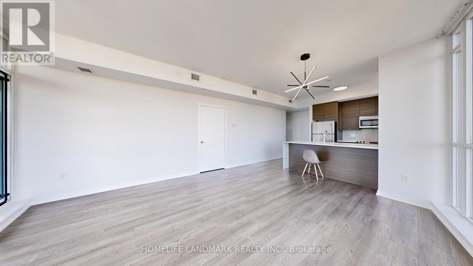 Photo 10 of 1208 66 Forest Manor Road, Toronto ON