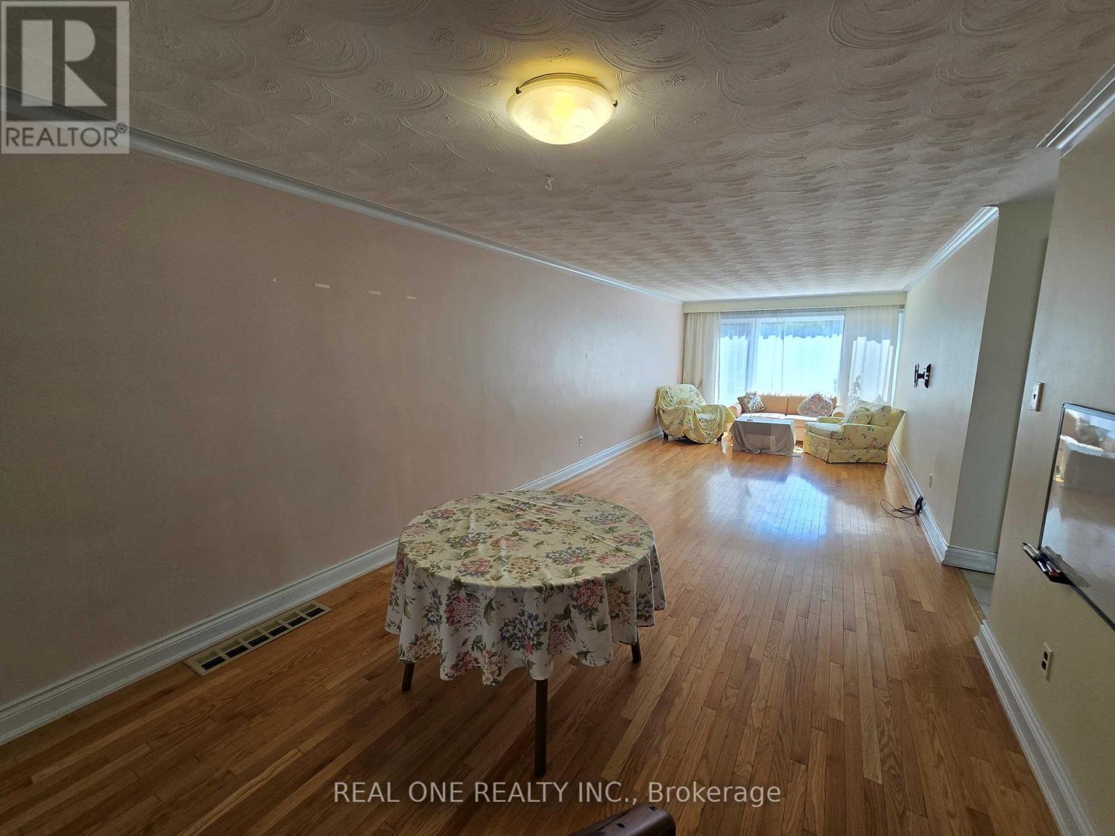 Photo 25 of 37 Bessarion Road, Toronto ON